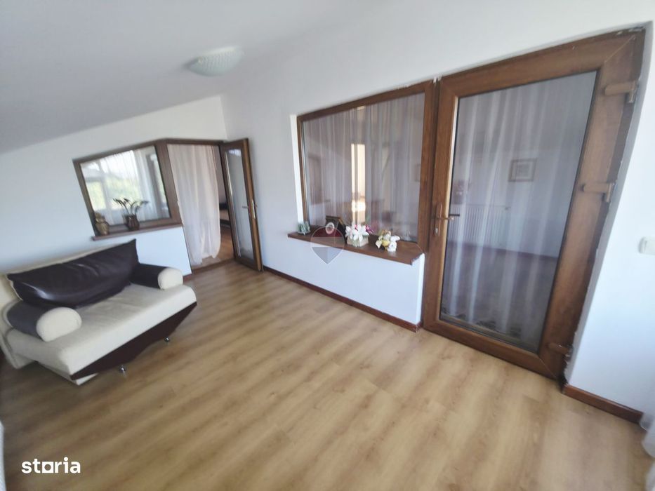 Casă / Vilă cu 5 camere de vânzare