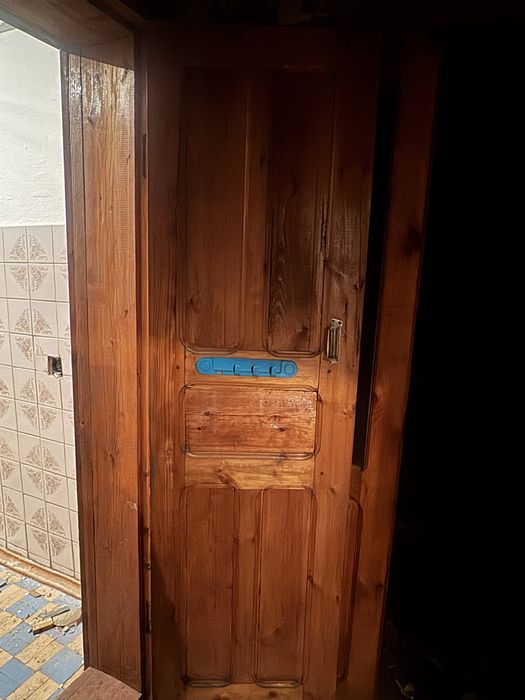 Срочно продам деревянные двери