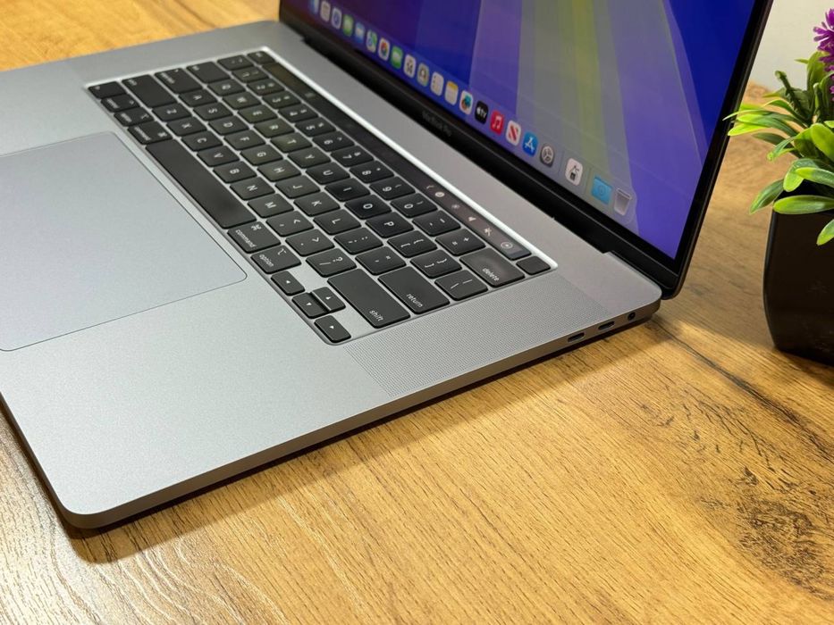 Срочно ! Macbook pro 16 core i9 16/1000gb radeon pro Amerika