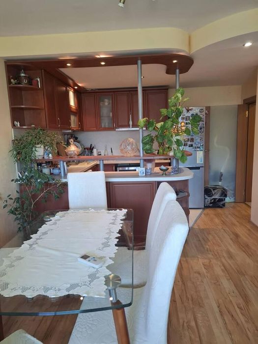 Продава се Двустаен апартамент в Бургас, Изгрев - 63 кв.м за 2381 €/кв.м - Снимка #1