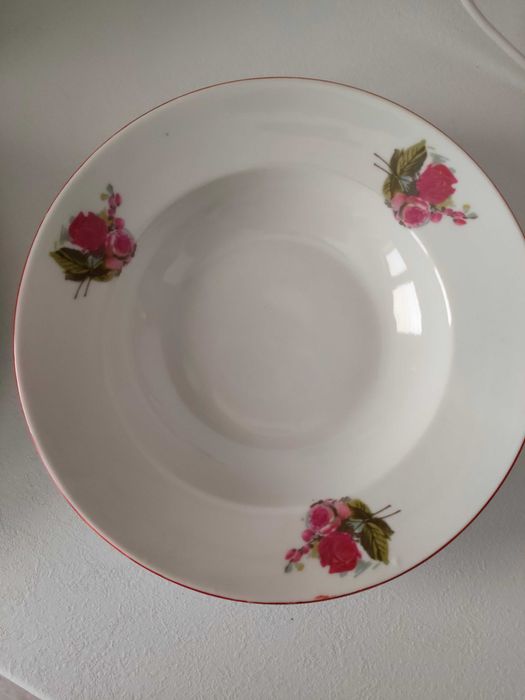 Порцеланови чинии