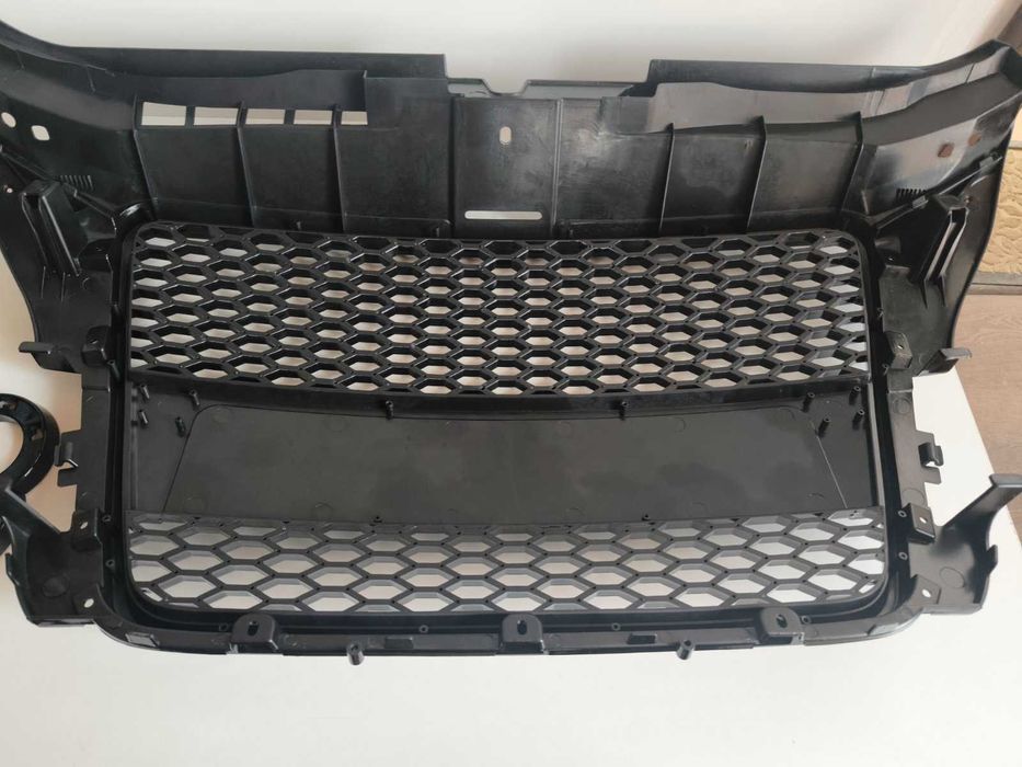 Решетка Без емблема Ауди А3 8П Фейслифт Пчелна AUDI A3 08-13 Гланц