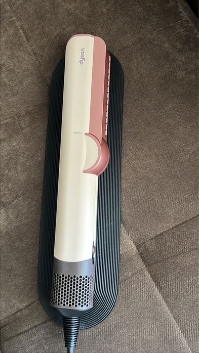 Продам срочно dyson airstrait !