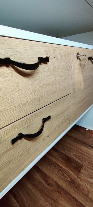 Стол с настенной полкой