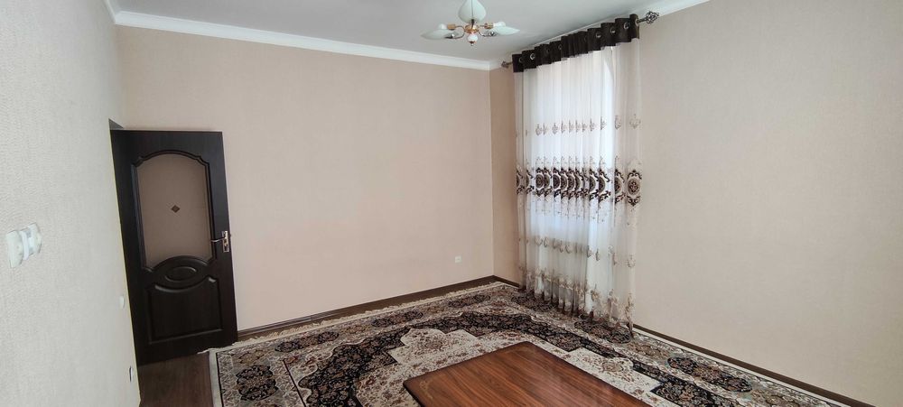 Продаётся 2-x комнатная квартира новостройка. Паркетский базар