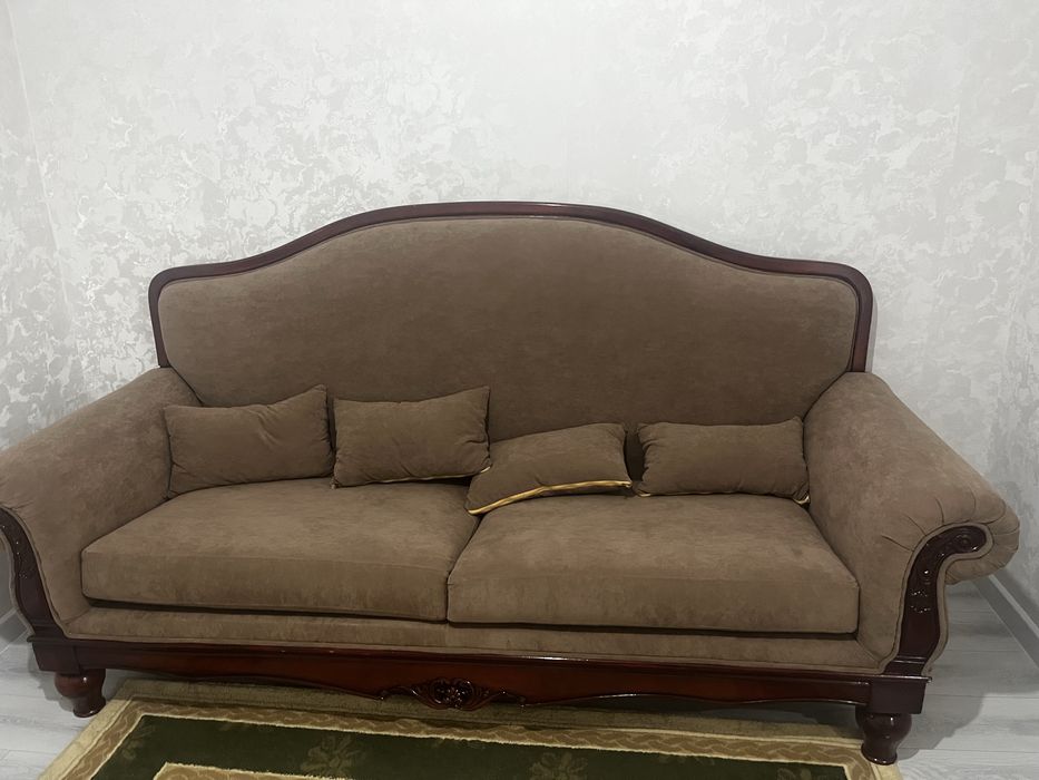 Диван и кресло в гостинную