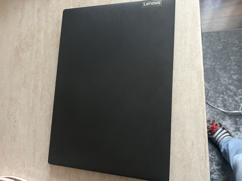Laptop Lenovo V 14 ADA