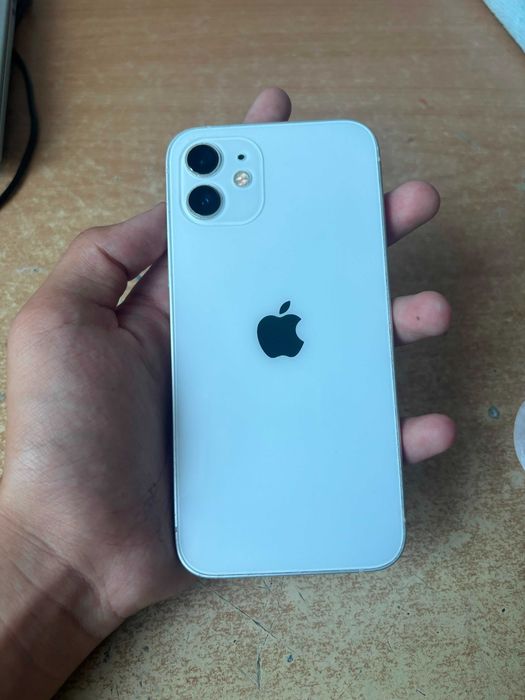 Продам айфон 12 IPhone 12