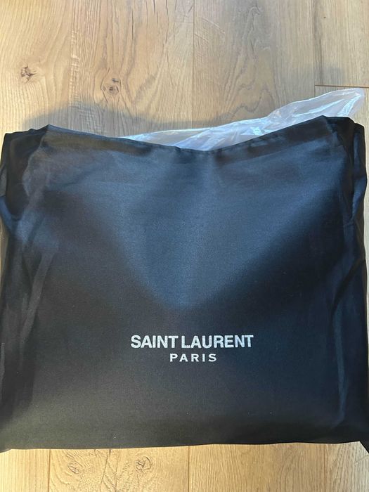 Продавам дамска чанта Saint Laurent