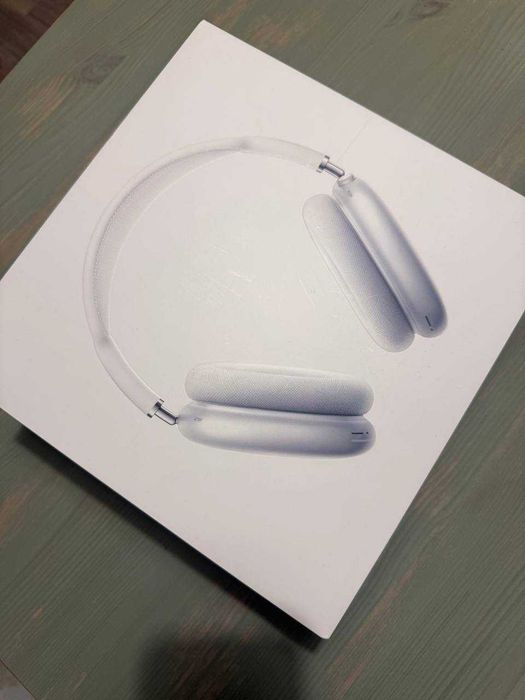 Apple AirPods Max — нови, не са използвани