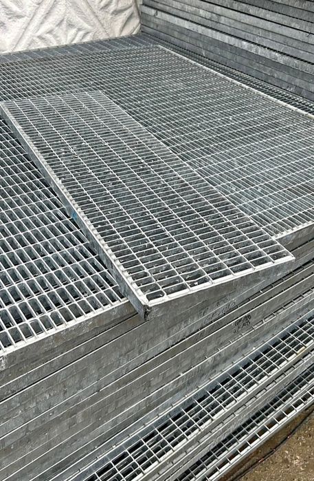 Trepte zincate 88x27