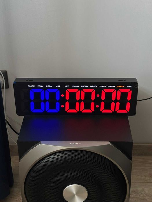 Cronometru digital LED de perete