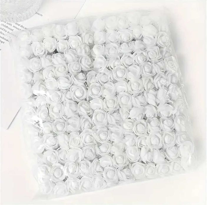 Рози от пяна бели и червени