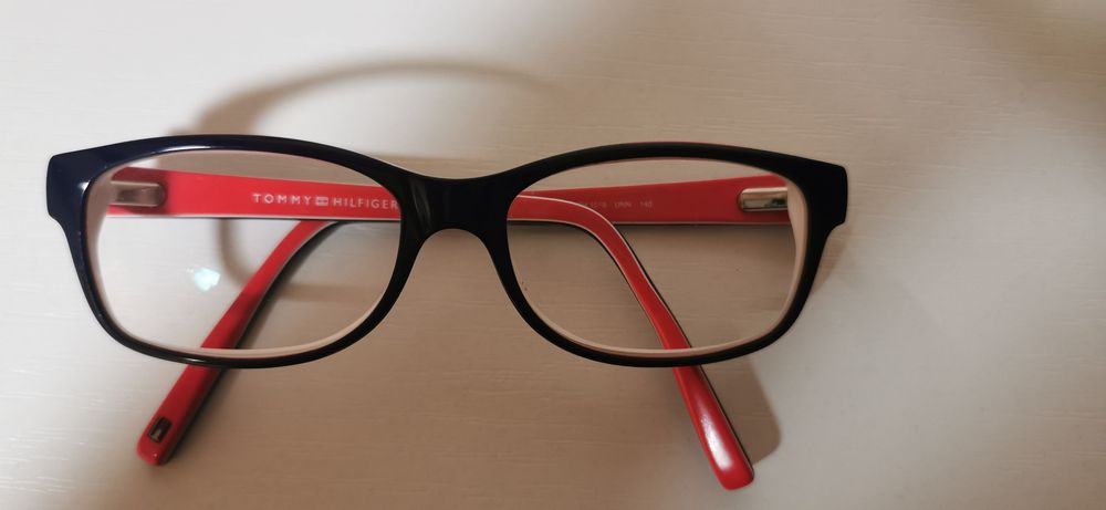 Rama ochelari Tommy Hilfiger impecabile