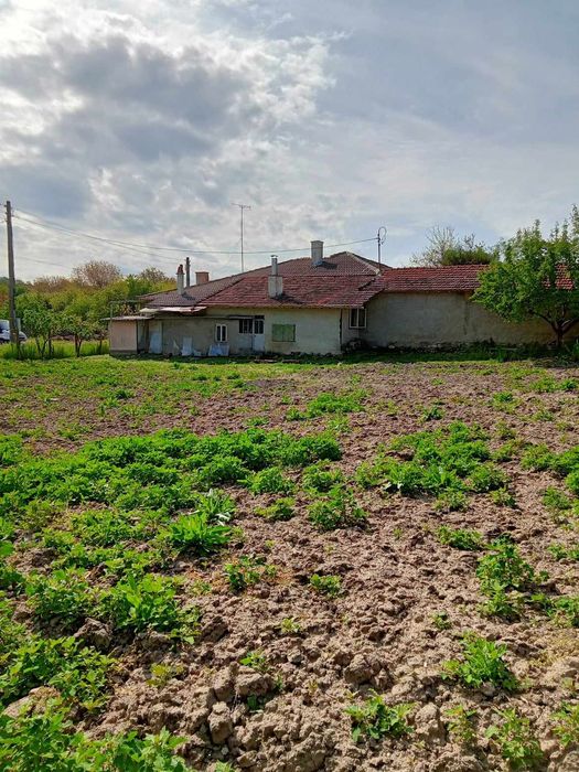 Продава се Къща в Мартен - 1996 кв.м за 11 €/кв.м - Снимка #2