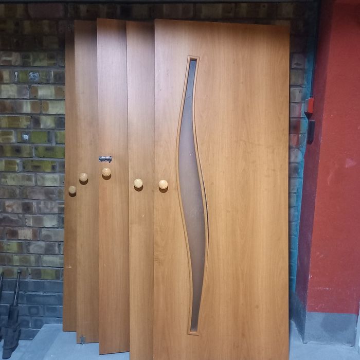 Продам двери деревянные межкомнатные