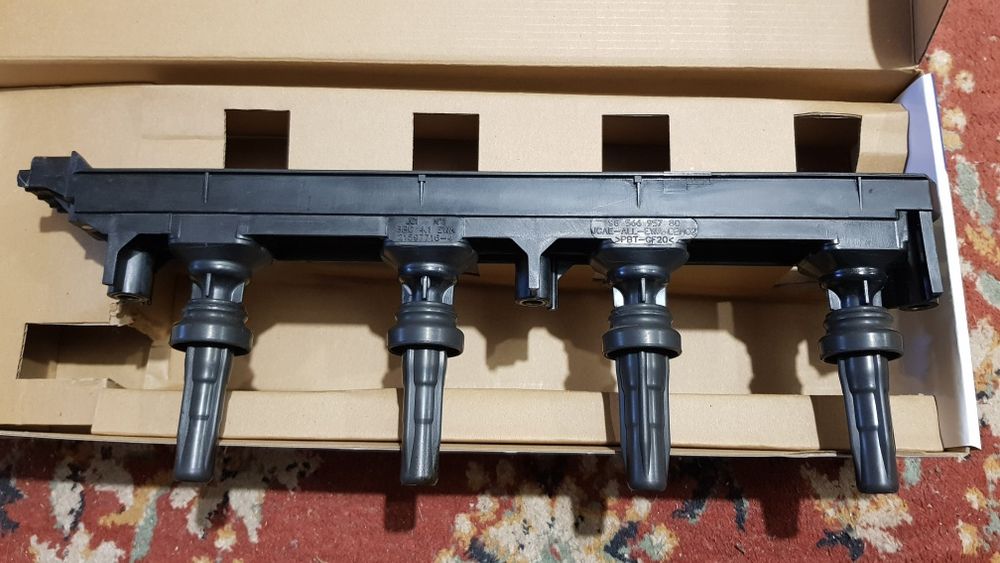 Moto r Citroen C5 , 2.0 16V benzina , bobina inducție ORIGINALA, stare foarte bună. Merge și la Peugeot. Se oferă probă.
