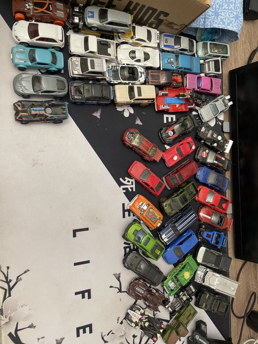 Машинки хотвилс hot weels