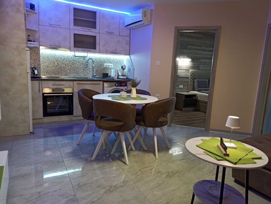 Апартамент за нощувки Азалия