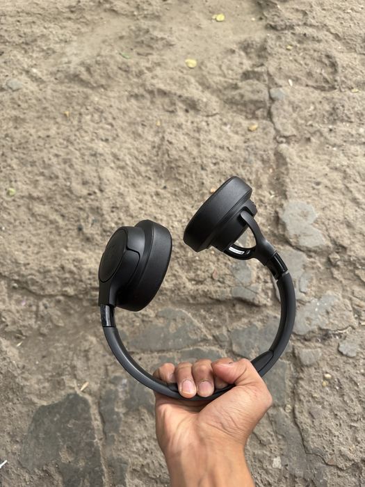 Продаю наушник JBL 720