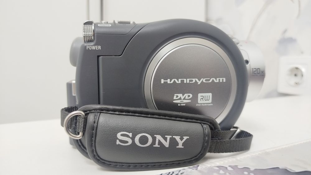Камера Handycam.
