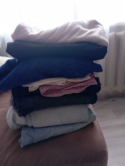 Отдам даром женские вещи