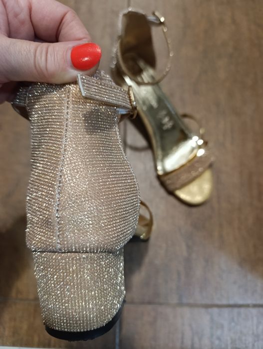 Елегантни сандали 38,5