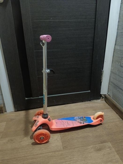 Продам самокат трехколесный