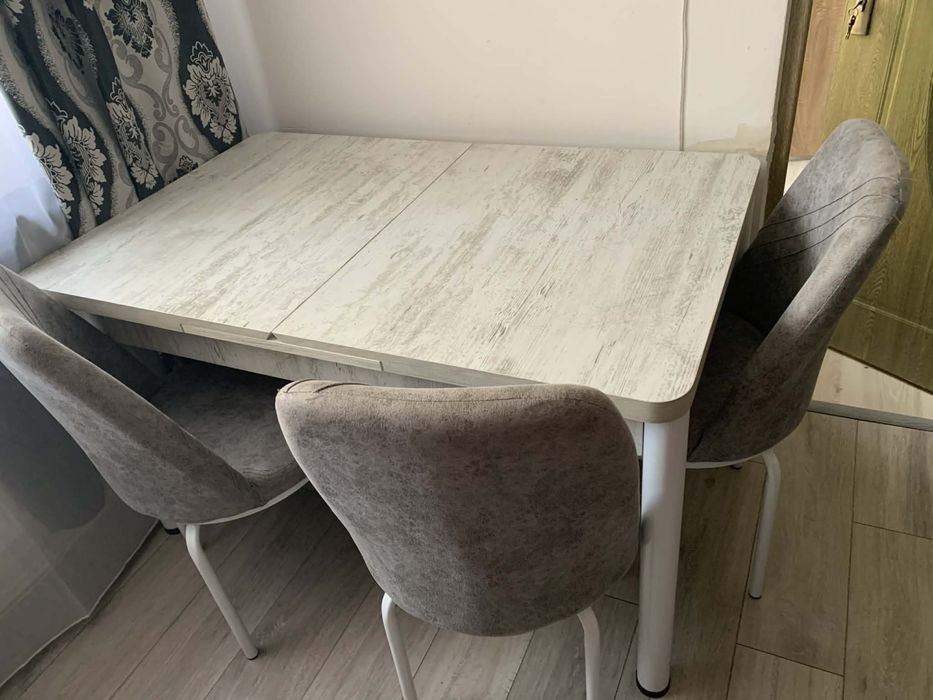 Vand masa cu 3 scaune