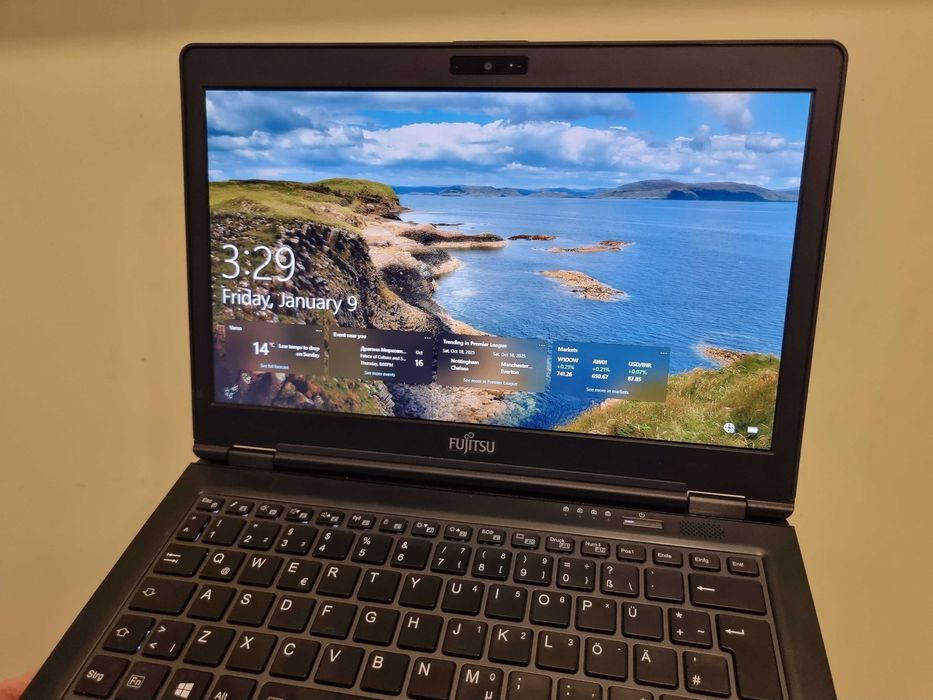 Компактен лаптоп Fujitsu LifeBook 8GB RAM, 256GB NVMe SSD