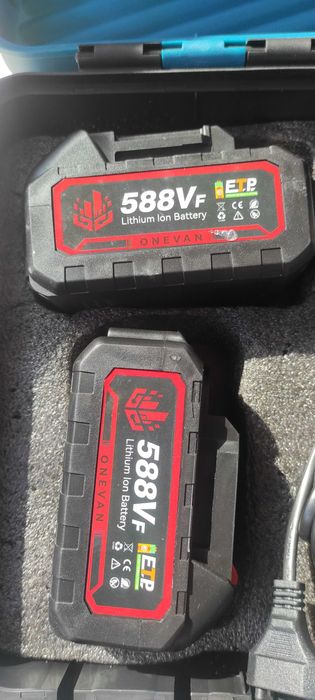 1000Nm Безчетков  ударен Гаиковерт- комплет с накраиници и две батерии