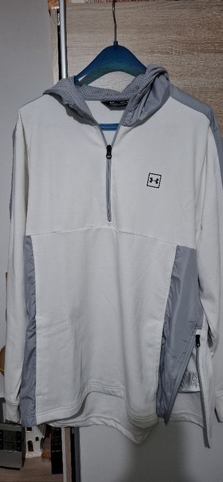 Hanorac cu glugă Under Armou XXL este nou  doar probat de mine o zi