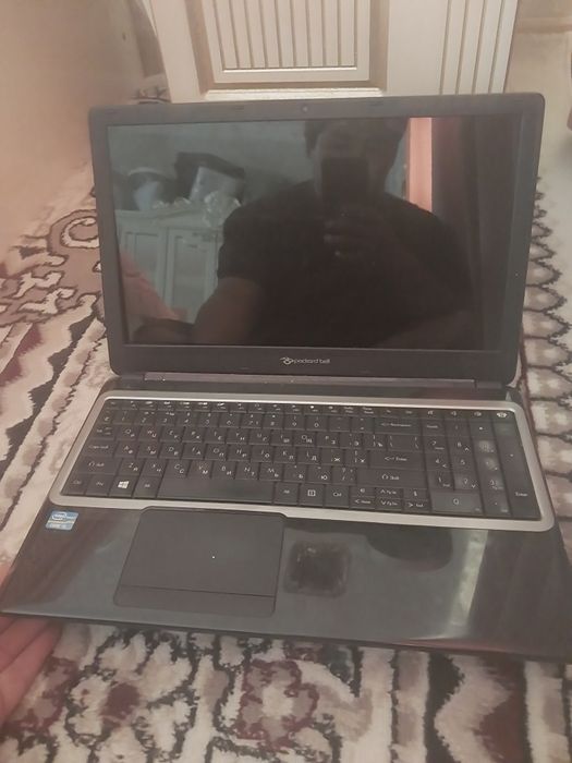 Ноутбук сотилади