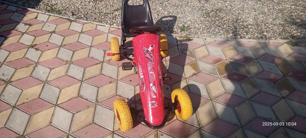 Kart cu pedale si frâna