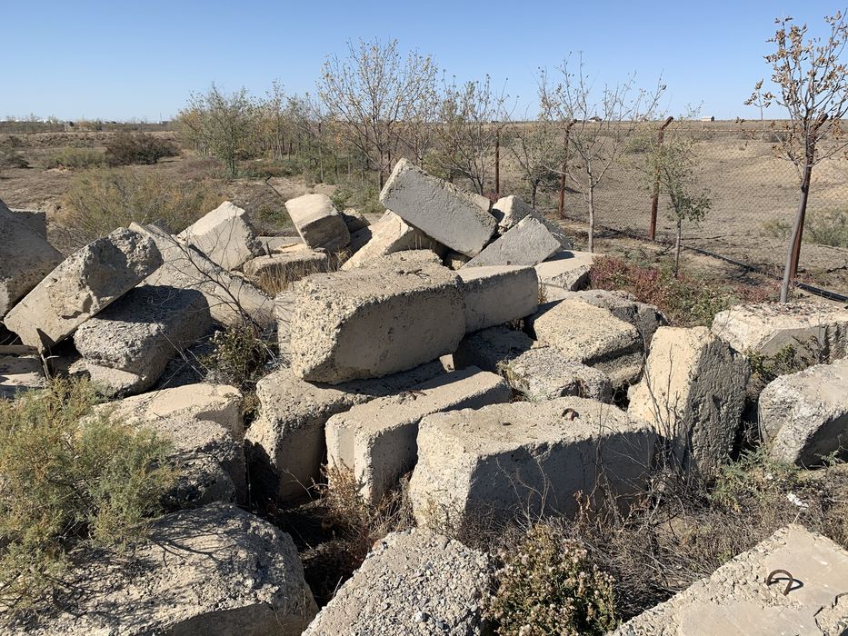 Бетонные блоки целые и половинки