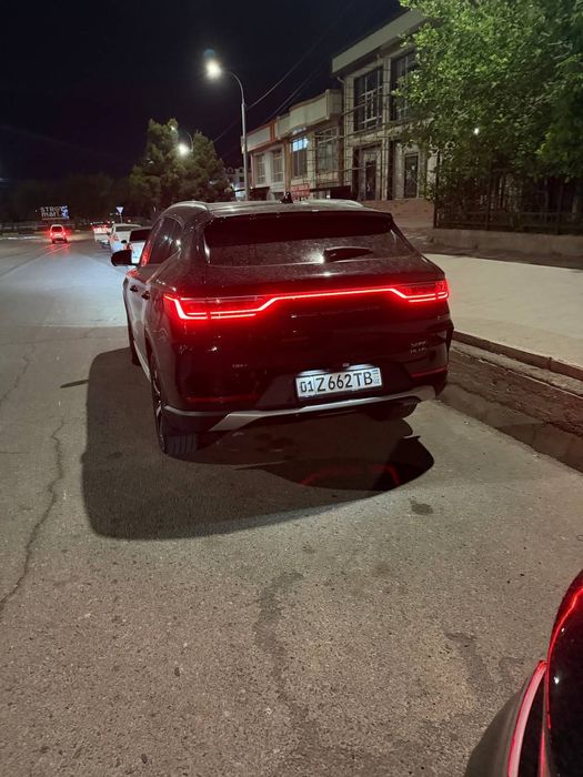 Avtomobil BYD song plus