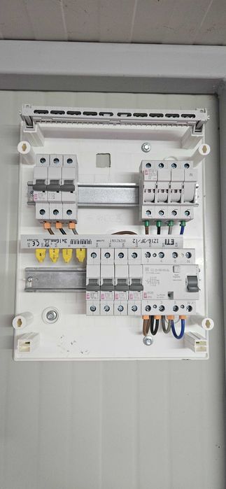 Electrician autorizat ANRE – tablouri electrice monofazate, trifazate.
