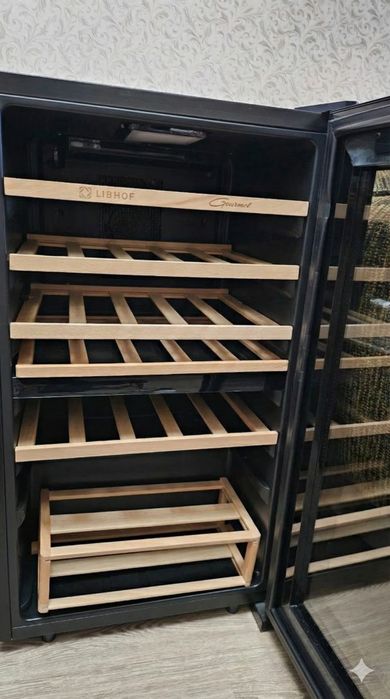 Продам винный холодильник Libhof