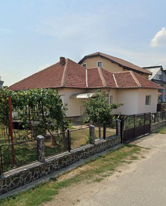Casa de vânzare în municipiul Tg-Jiu, situată pe bulevardul Ecaterina Teodoroiu.