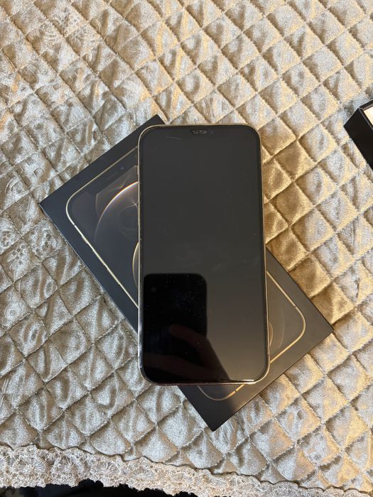 Продаю айфон 12 про