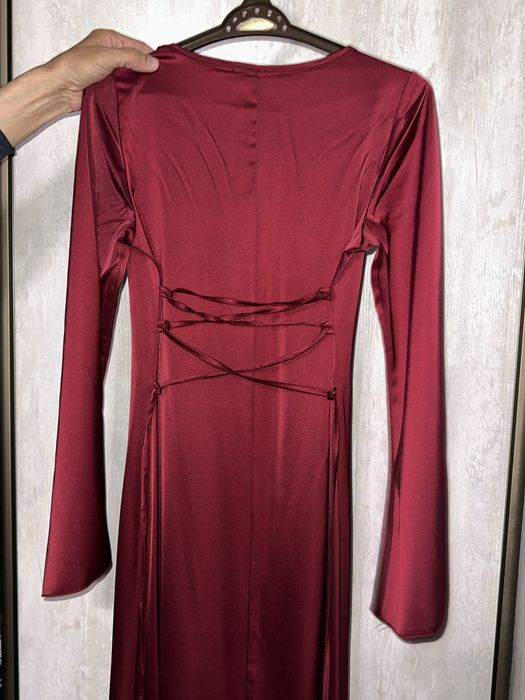 бордовое длинное платье