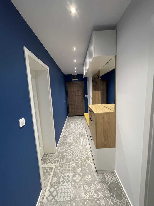 Тристаен обзаведен апартамент /с възможност за паркомясто