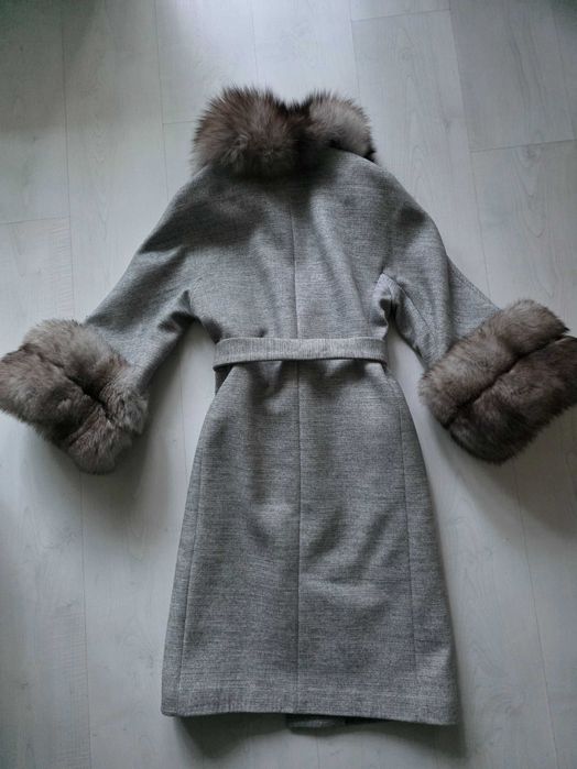 Палто от кашмир и естествен косъм от лисица
