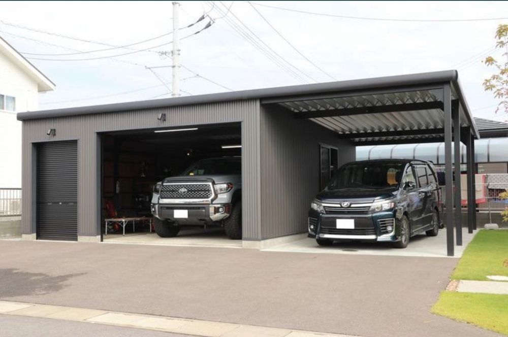 Vand garaje auto pe structura metalica învelită cu panou sendwis