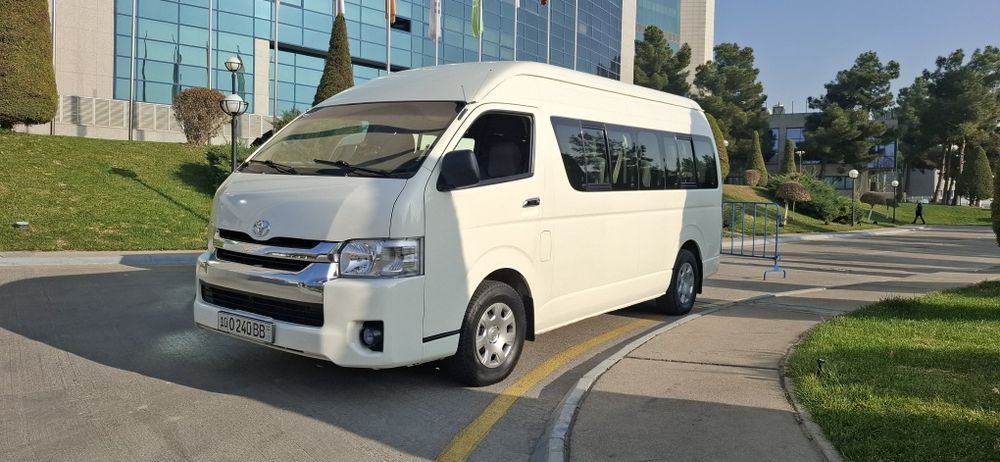 TOYOTA HIACE сотилади 2012 йил