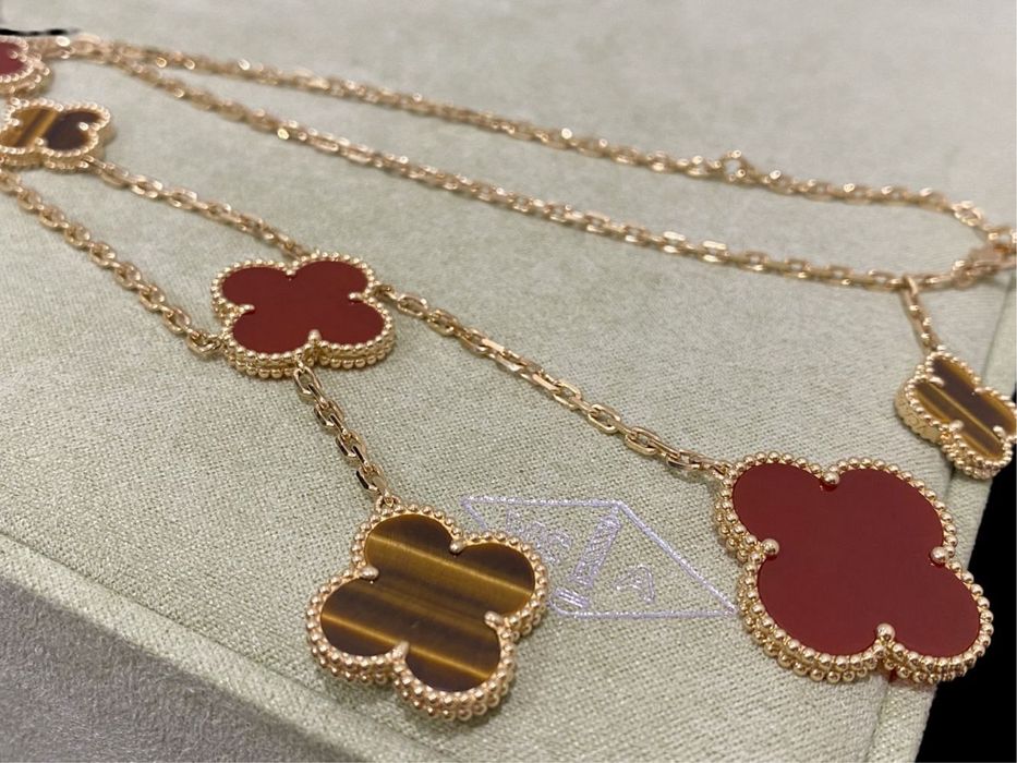 VCA Magic Alhambra Carnelian & Tiger eye колие