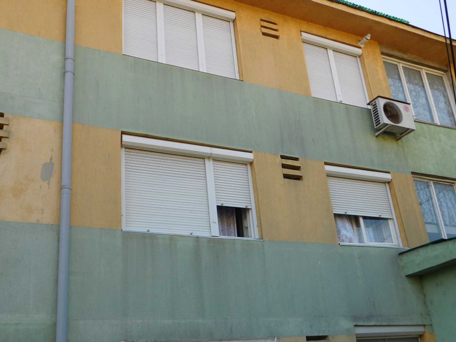 vand apart. 3 camere decomandat,et.1,central,negociabil !