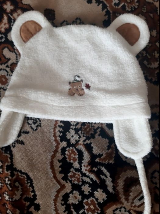 Шапочки по 200 тг.  По 400