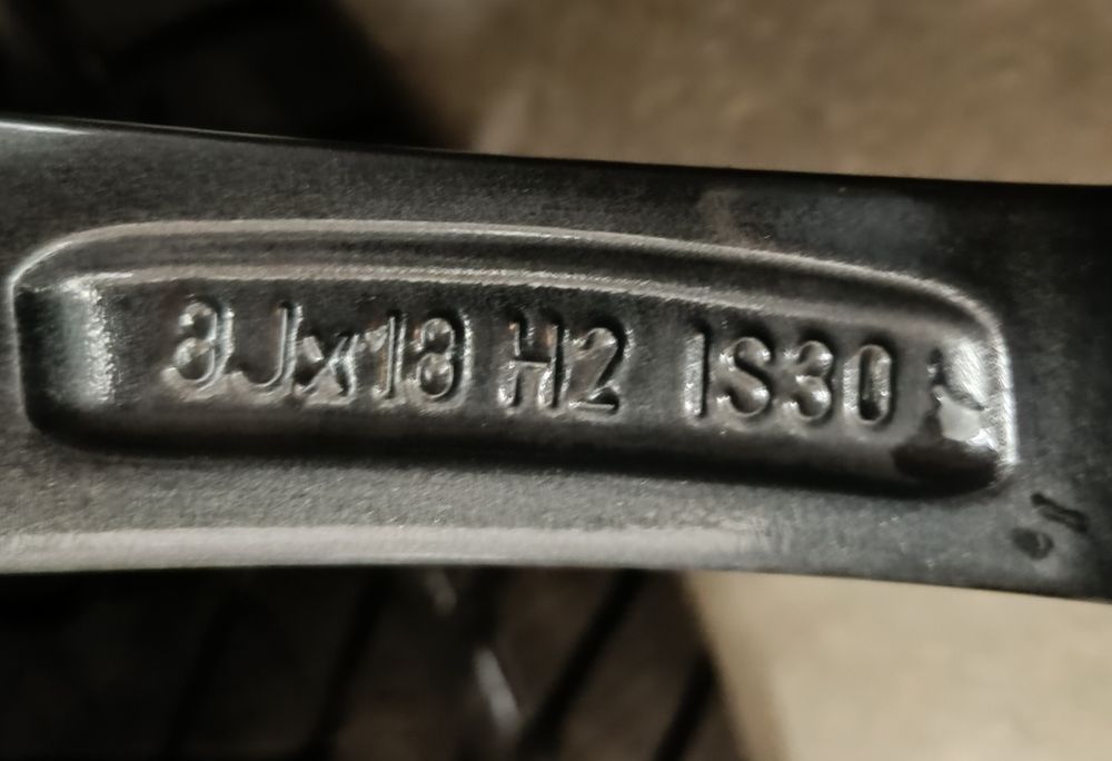 Оригинални джанти с гуми зимни 18 цола за Bmw G30 G31 дот 2021г