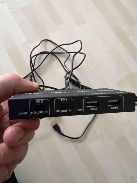 KVM switch 4k 2 calculatoare